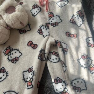 Warm hello kitty pyjamas🧸
